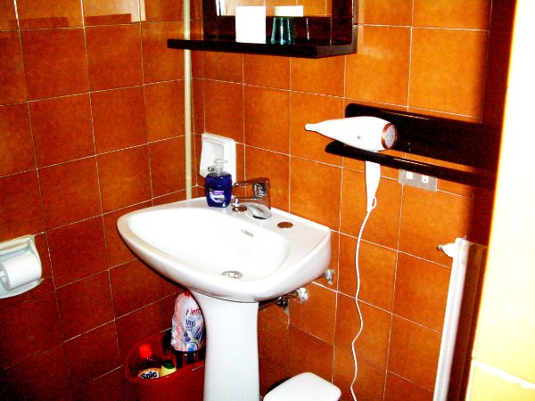 Apartments Lake Idro, rent apartment F - bathroom 8