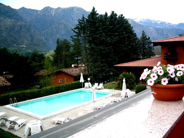 Homes Lake Idro, rent home D with pool 1