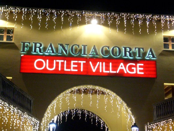 villa-idro-lake-travel-outlet-village-7